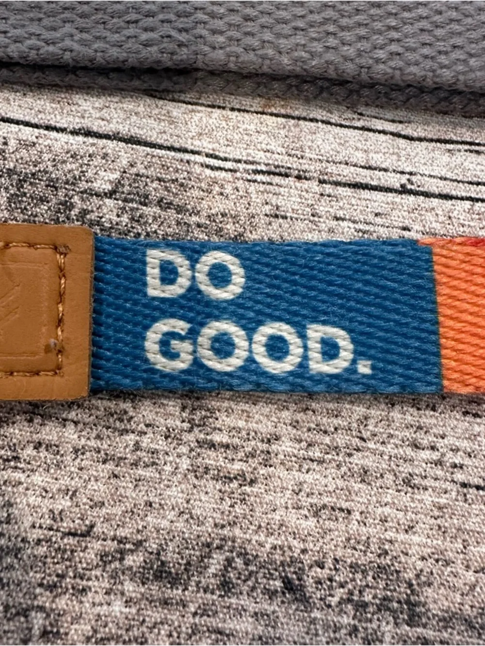 Lot of 2 Keychains: Cotopaxi Do Good Multicolor and Unbranded Grey - Picture 2 of 7